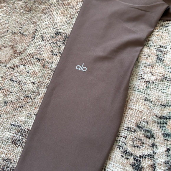 Alo airlift leggings in hot cocoa full length - Picture 5 of 5